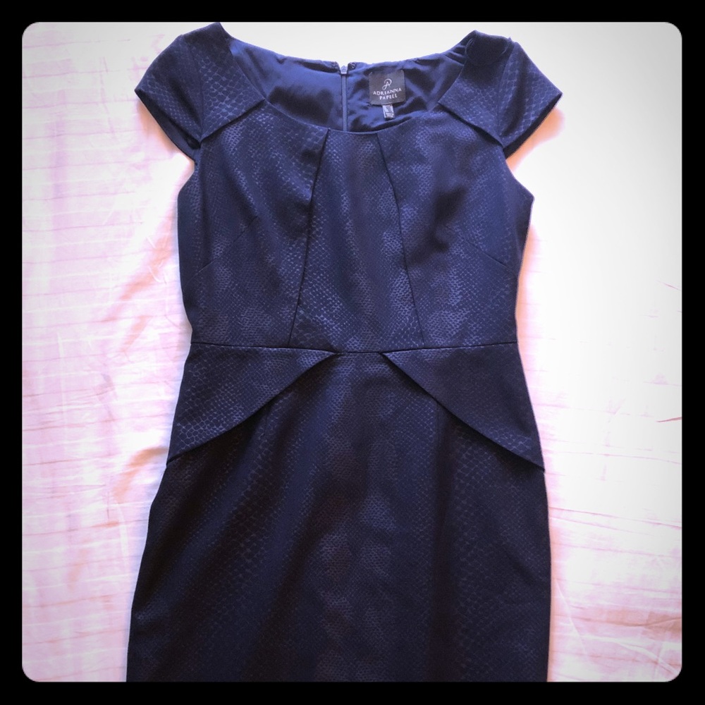 Gorgeous Adrianna Papell cap-sleeve dress -Size 6